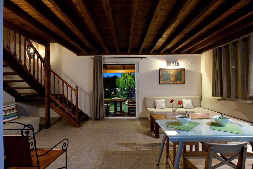 Pantheon Villas Áyios Nikítas Exterior photo